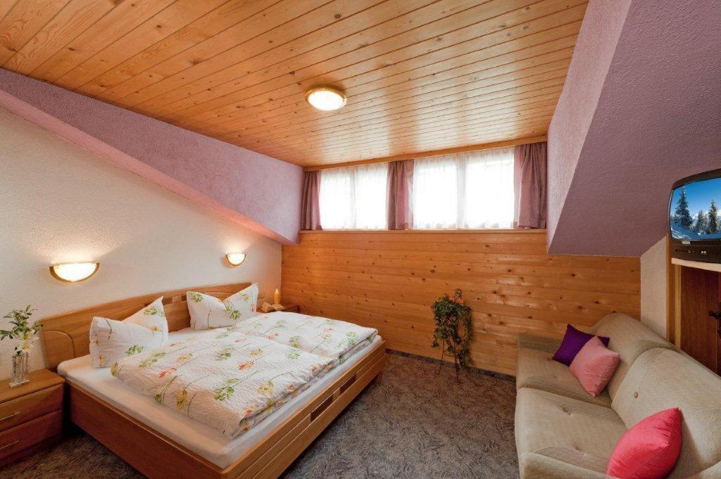 Hotel Haus Birgit Pettneu am Arlberg Esterno foto